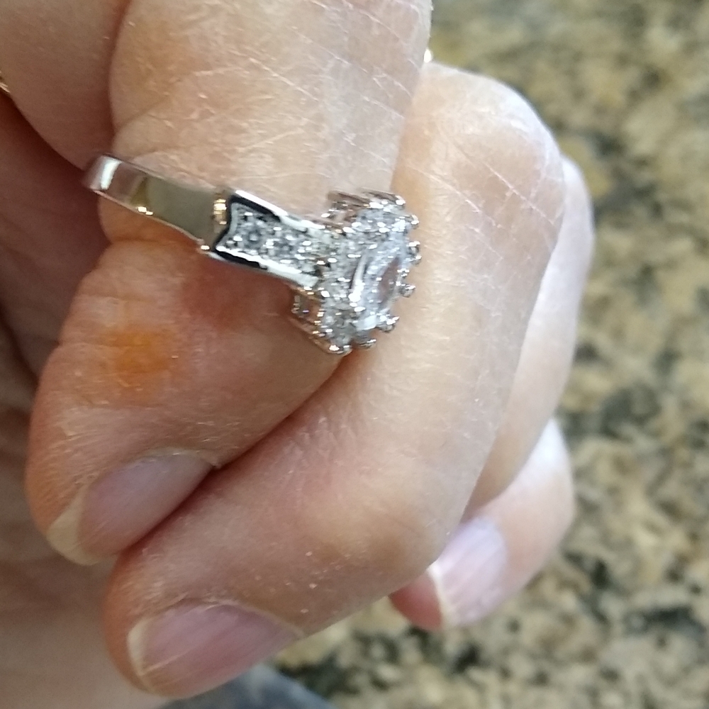 NWT STERLING SILVER WHITE TOPAZ RING - Picture 3 of 4
